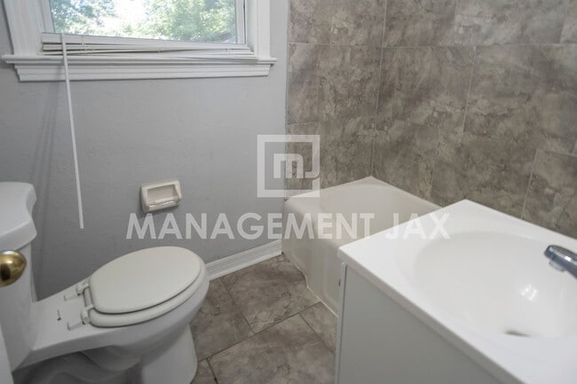 Building Photo - 3824 Penton St