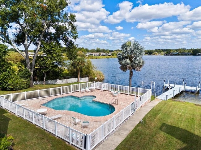 Building Photo - 3127 W Sligh Ave