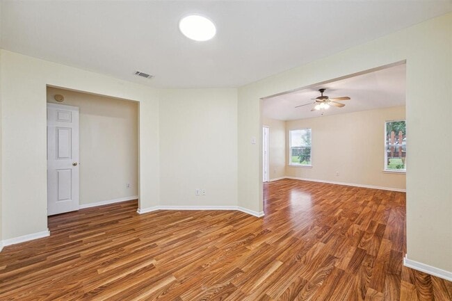 Building Photo - 3402 Fox Ct
