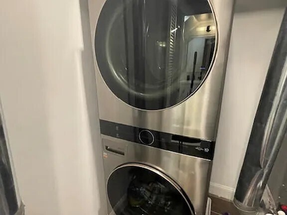 Building Photo - 331 W St NE