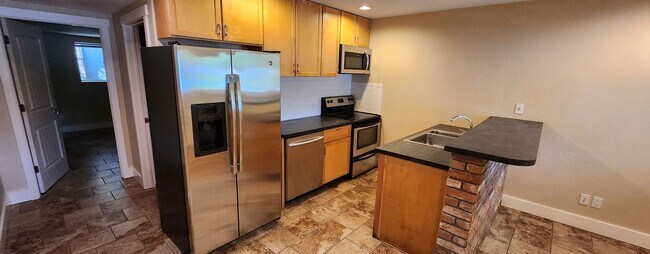 Building Photo - Columbine1104 (CW-KS)