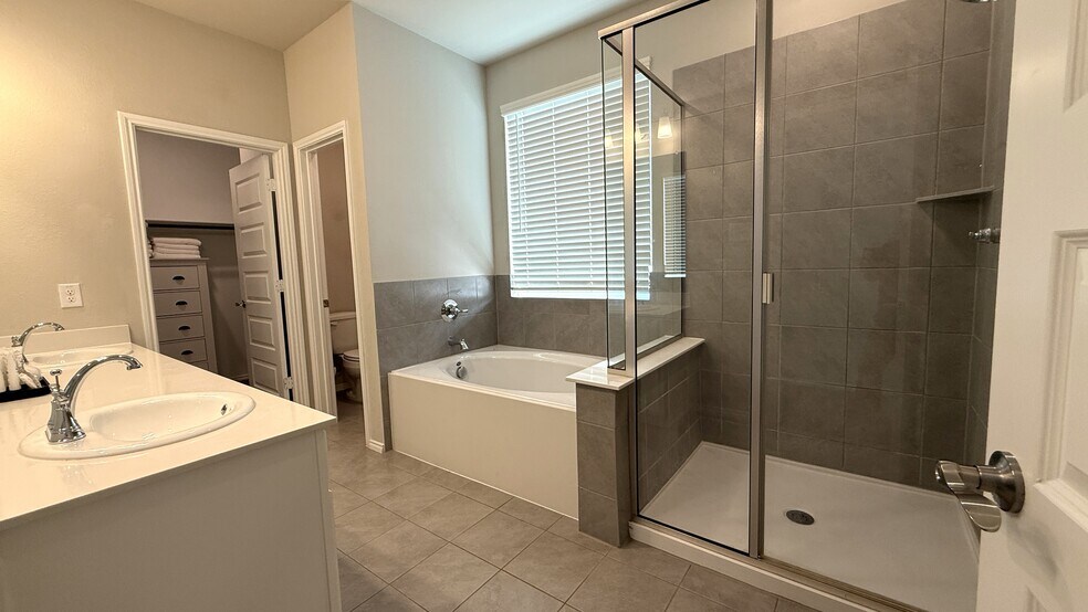 Building Photo - 5945 Hopkins Dr