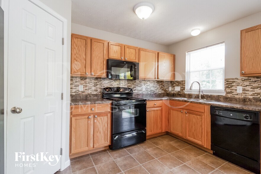 Building Photo - 6038 Marsh Cir
