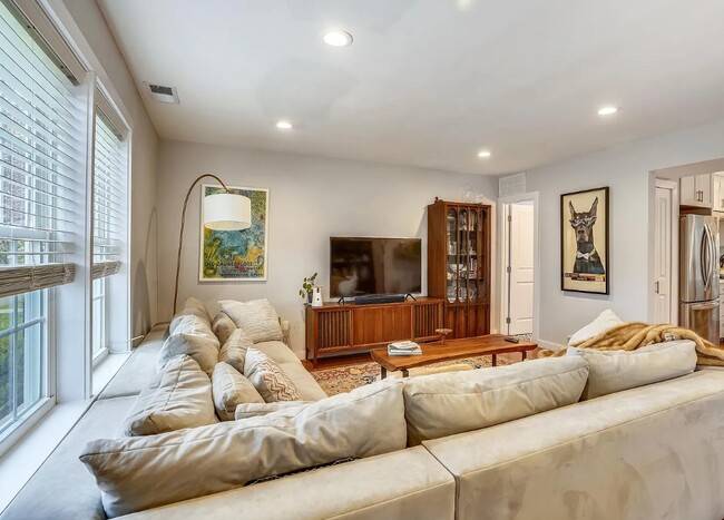 Building Photo - Bethany Court