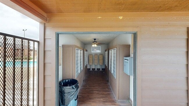 Building Photo - 904 University Oaks Blvd