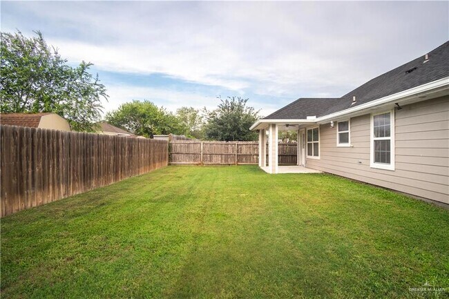 Building Photo - 1413 E St Francis Ave