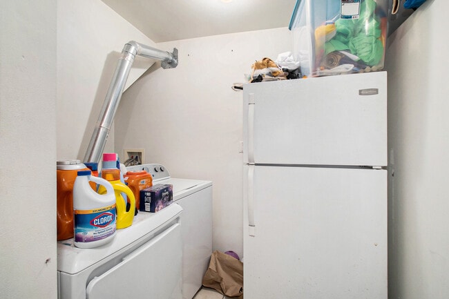 Building Photo - 716 e kingsley-