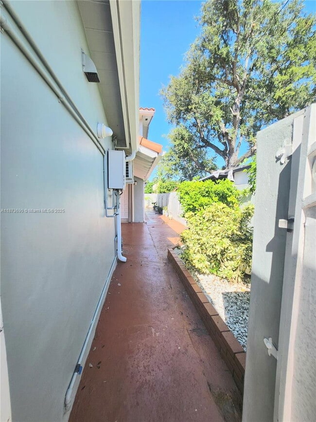 Building Photo - 3620 SW 106th Ave