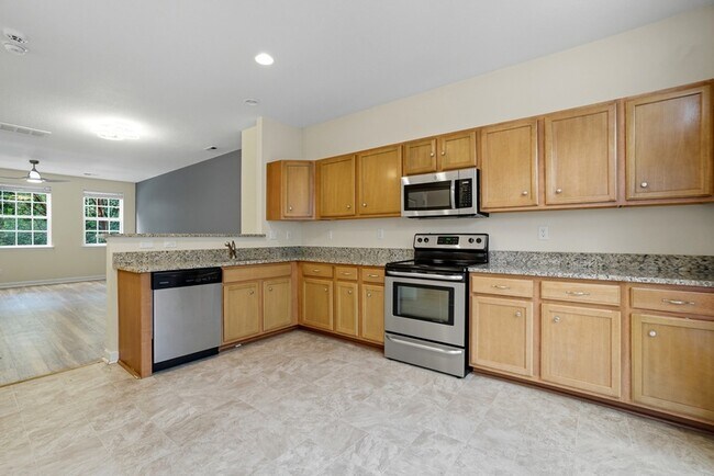 Building Photo - 230 Paradise Dr