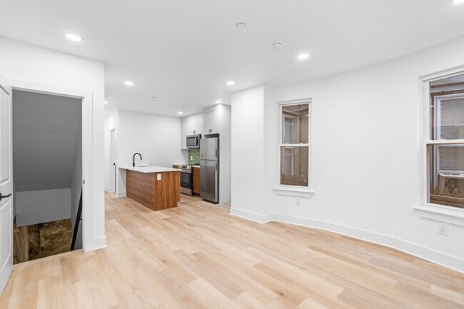 Building Photo - 6049 Elmwood Ave