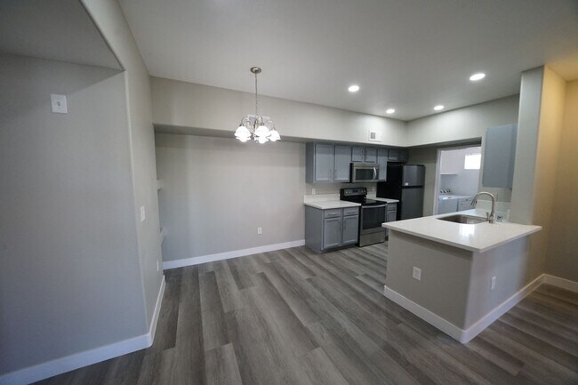 Building Photo - SHOWINGS AVAILABLE NOW