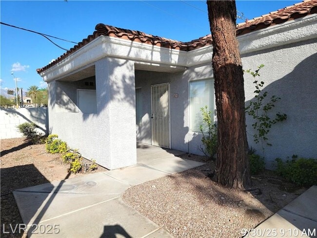 Primary Photo - Cozy First-Floor End Unit with Fireplace &...