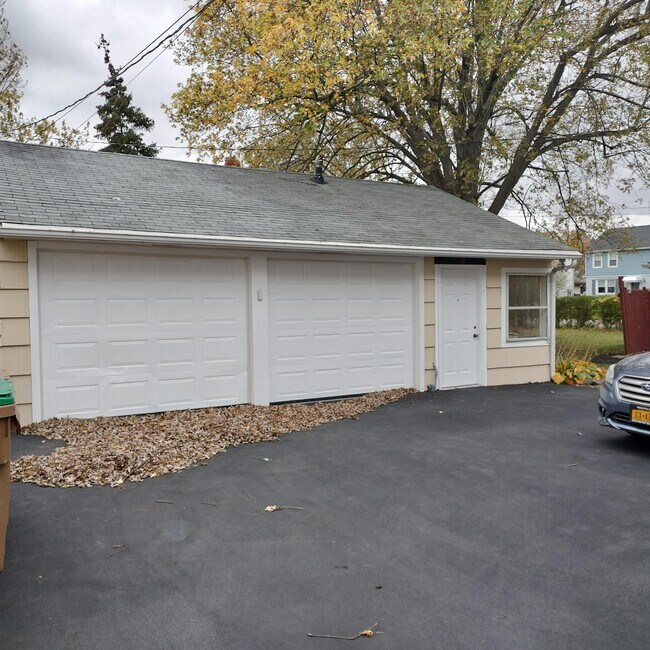 Building Photo - 211 Ellen Dr