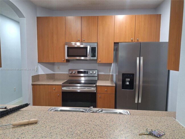 Building Photo - 2318 NE 42nd Cir