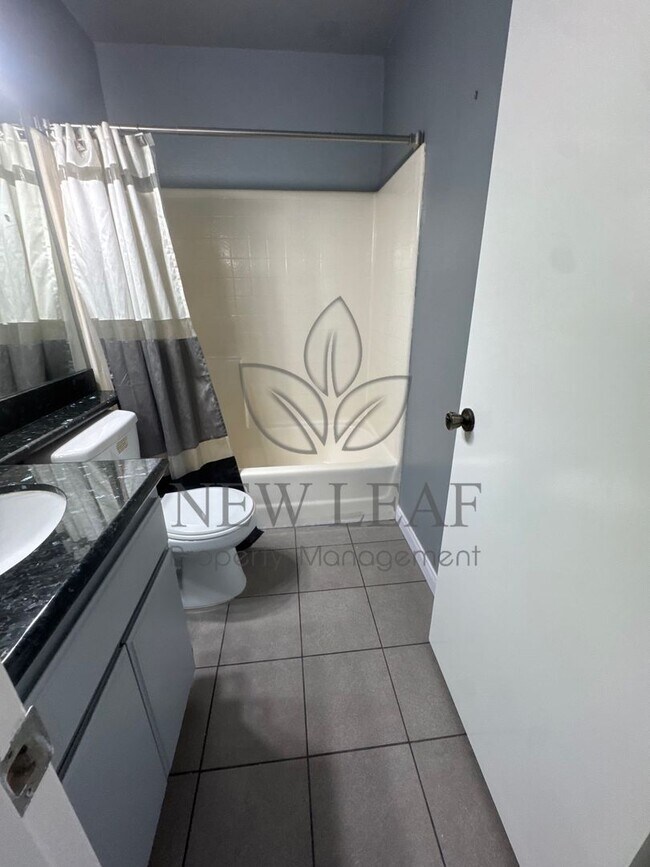 Building Photo - Stunning 2 Bedroom in the Heart of Ontario