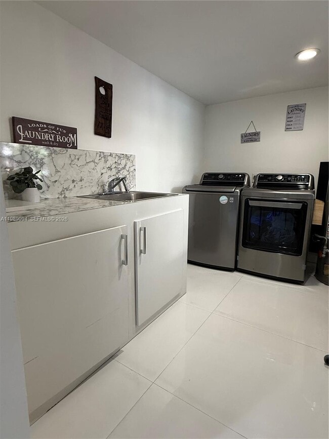 Building Photo - 9495 Dominican Dr