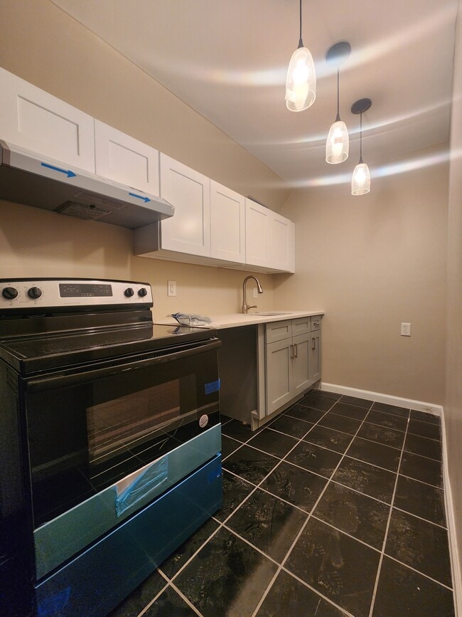 Unit 3 - 38 Warner Ave