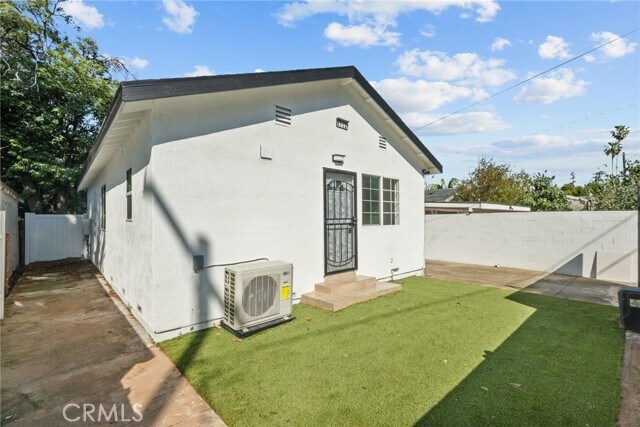 Building Photo - 5732 Stansbury Ave