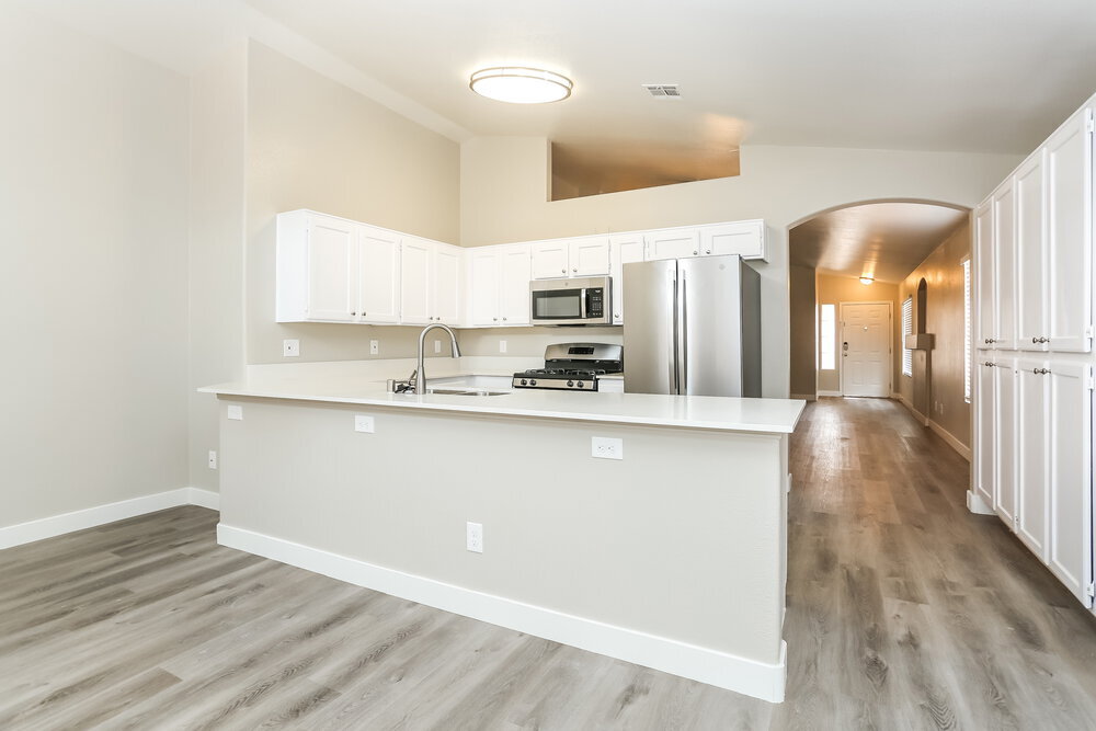 Building Photo - 7033 Golden Desert Ave