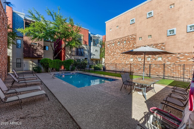 Building Photo - 3426 E Avalon Dr