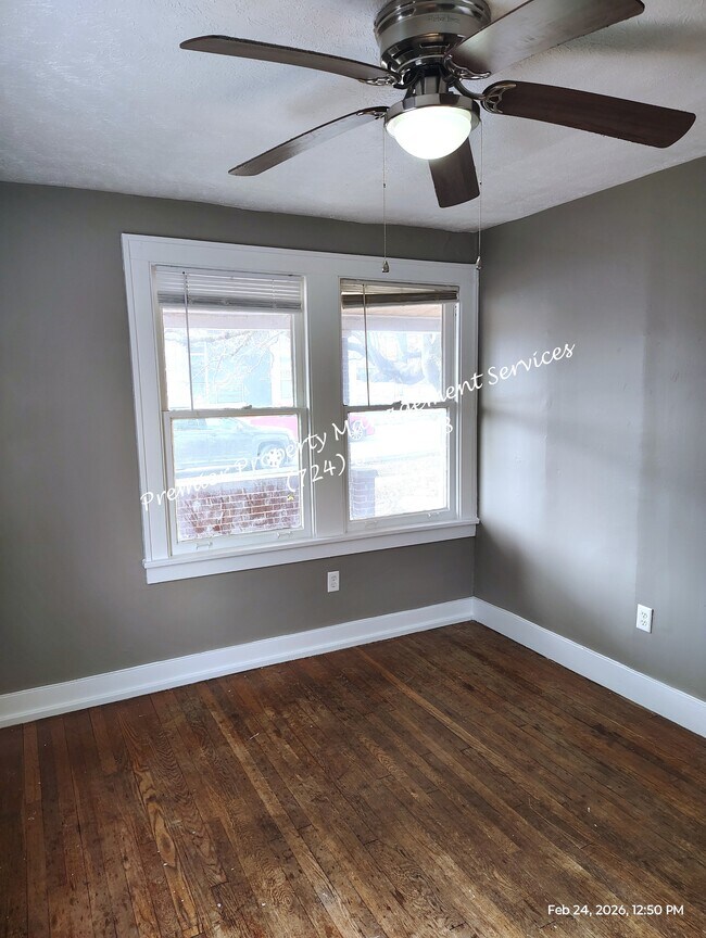 Building Photo - 903 23rd St