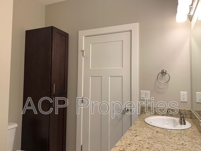 Building Photo - 2225 Bluestem St