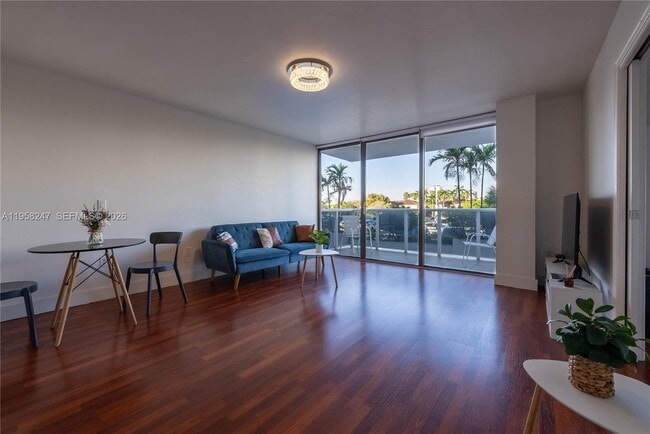 Building Photo - 3675 N Country Club Dr