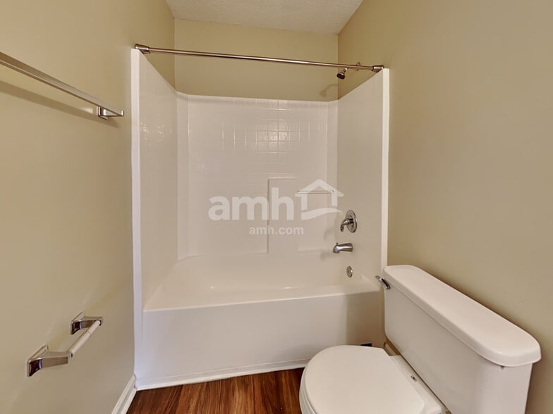 Building Photo - 405 White Bluff Ct