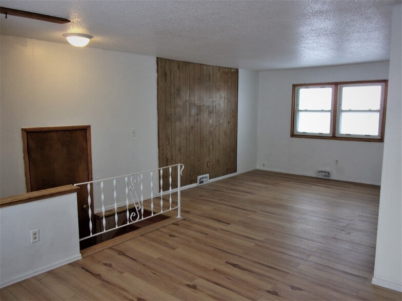 Building Photo - 330 Oakland St