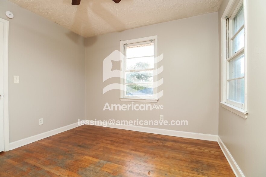 Building Photo - 1619 B Ave