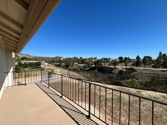 Building Photo - MOVE IN READY 5+4 in guard-gated Porter Ranch community!