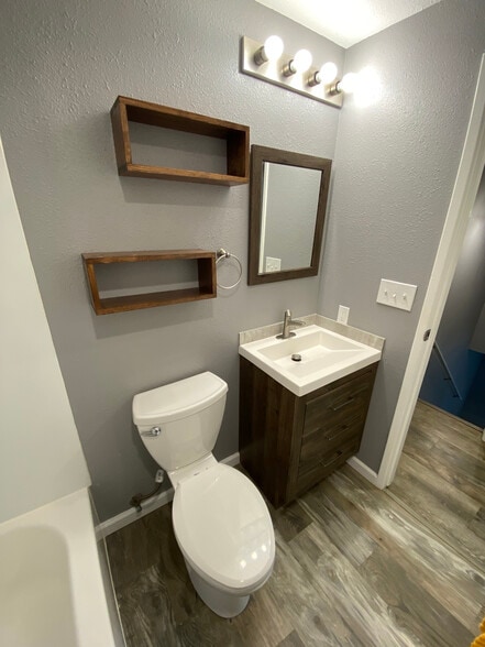 Building Photo - 407 Gertrude Dr