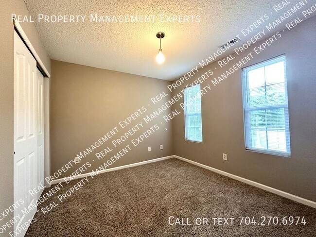 Building Photo - **MOVE IN SPECIAL!**Charming 3BR/2.5BR hom...