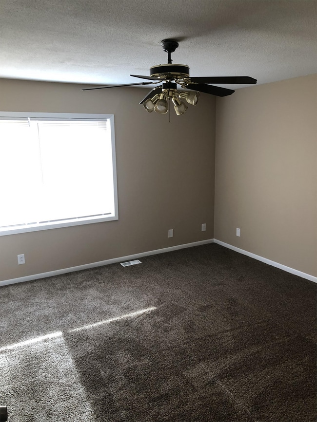 Building Photo - 2004 Spencer St