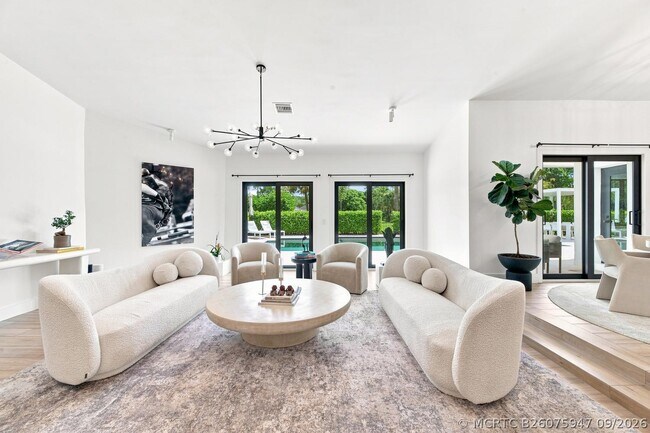 Building Photo - 14902 Paddock Dr