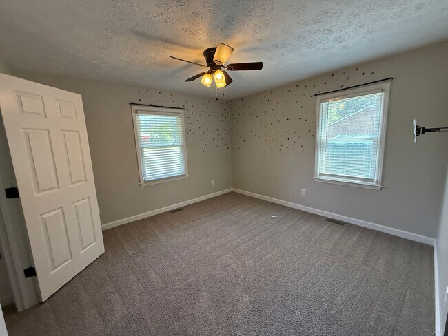 Building Photo - Tranquil 3 Bed 2 Bath Home in Raeford