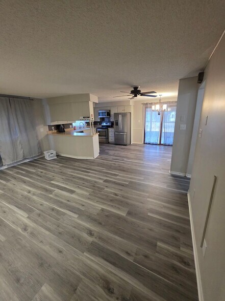 Building Photo - 13717 E Ridgeview Ct