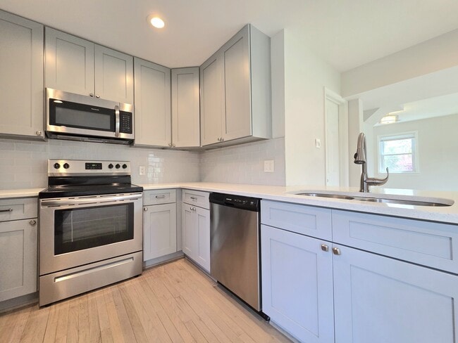 Building Photo - 10810 Norman Ave