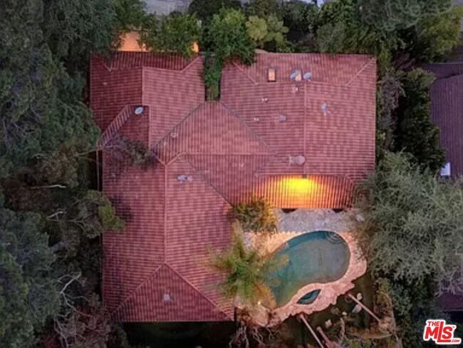 Building Photo - 1681 Stone Canyon Rd