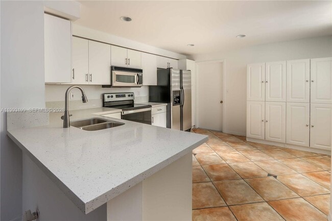 Building Photo - 1337 Presidio Dr