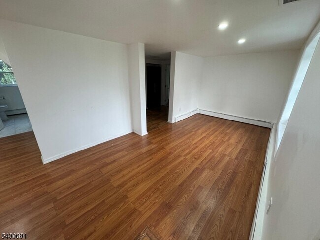 Building Photo - 22 Spring Ln