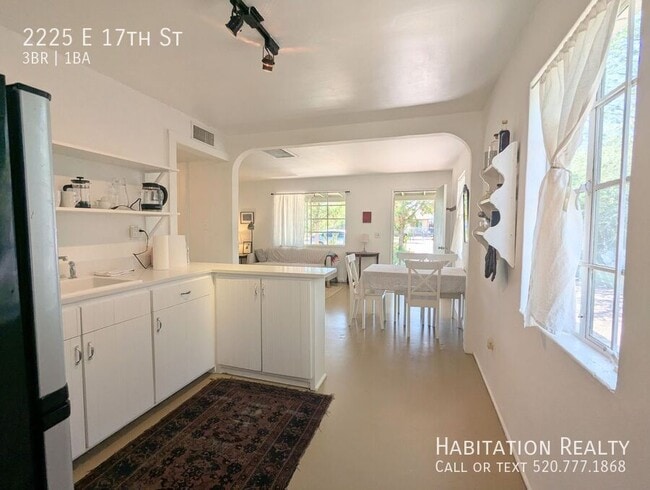 Building Photo - 2225 E 17th St