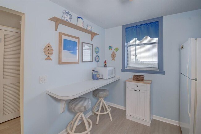 Building Photo - 9940 S Ocean Dr