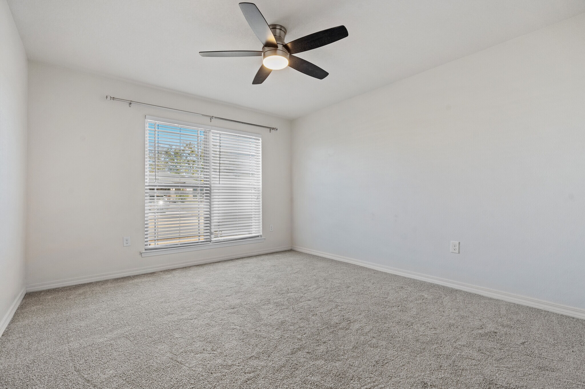 Building Photo - 5555 Peach Dr