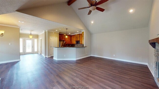 Building Photo - 3925 Devrne Dr