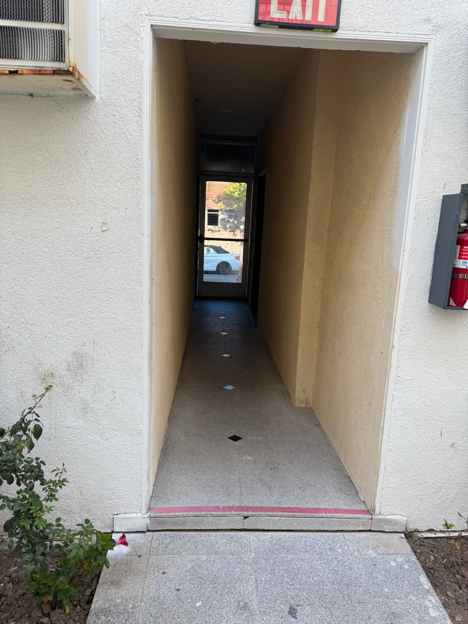 Building Photo - 2230 E Ocean Blvd