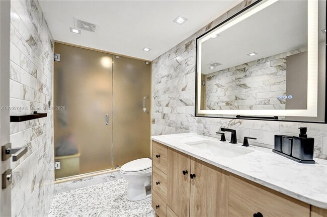 Building Photo - 19667 Turnberry Way