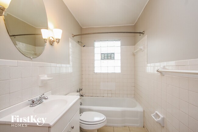 Building Photo - 311 N Boehning St