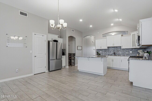 Building Photo - 13912 Loreina Luz Ave