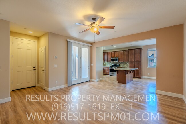 Primary Photo - Spacious 3 Bedroom home! Great location!